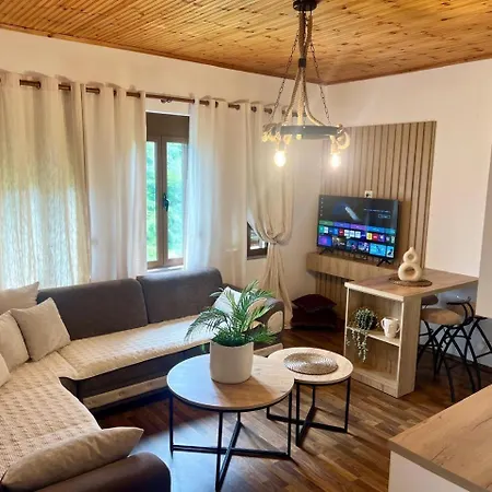 Zere House Apartamento Gjirokastër